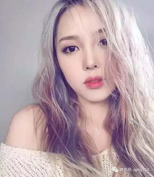发型老气发色来帮你拯救