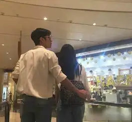  倪妮井柏然情侣装逛街网友幸福的一对
