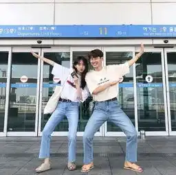  谁说一定要穿一模一样跟着韩国网红情侣搭出刚刚好的情侣装