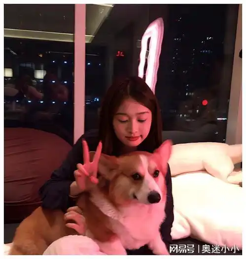  好家伙王思聪带女伴购物豪气买单,女方身份被曝光小羽恐失宠