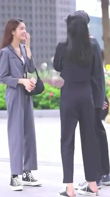 不要一直和女盆友的闺蜜说笑聊天,否则街拍抖音小助手