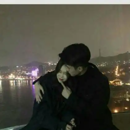  情侣头像时尚潮流超酷,两个潮流的人走在一起