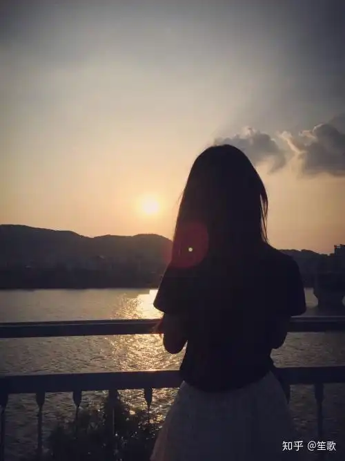  年少的欢喜终究是喂了狗