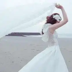  碧海蓝天白婚纱沙滩白云黑礼服这是一对情侣网名想找情侣头像跟这名字意思近点