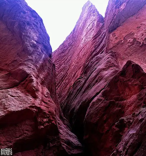  库车大峡谷神秘的红色悬崖2019年一路向西,秋色无疆