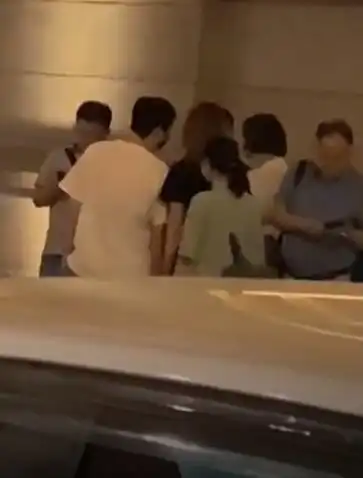  王思聪感情稳定带美女约会二人贴身热聊,孙一宁已成过去式