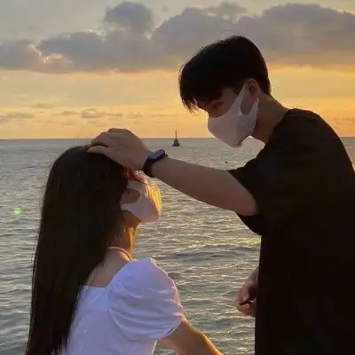  情侣头像人生若自如初见,何事秋风悲画扇