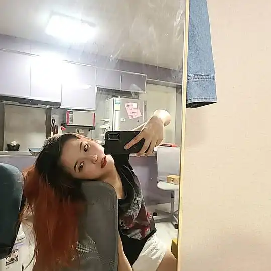  路上跳着鱼的相册对镜自拍