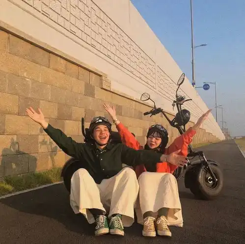  情侣头像我不会边走边爱因为你挡住了人山人海