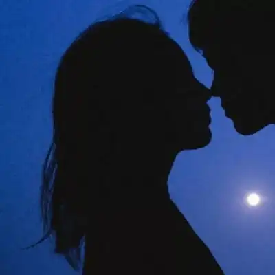  2023最新温馨剪影真人情侣头像