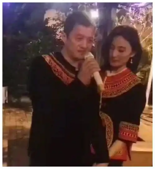 32岁的海哈金喜嫁二婚李亚鹏为妻,将继女当闺蜜