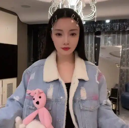 港媒曝李小璐贾乃亮复婚,穿同款情侣装跳舞,网友真能忍