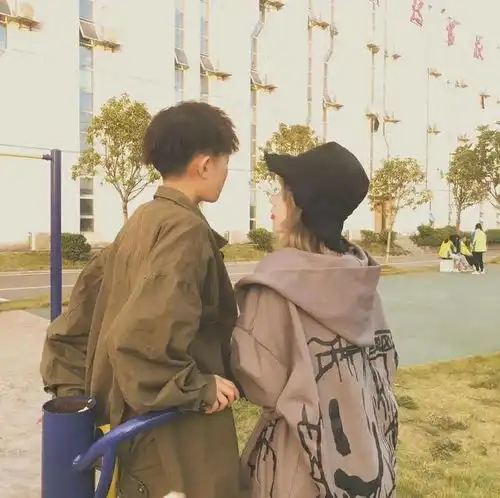  情侣头像当初不加你好友,就不会有后来那么多事