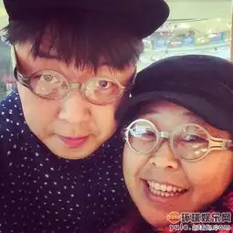  盘点明星亲属罕见照片何炅哥哥是大方脸