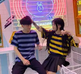  杨清柠花式秀恩爱,亲脚熊抱已经过时,网友看到脖子秒懂