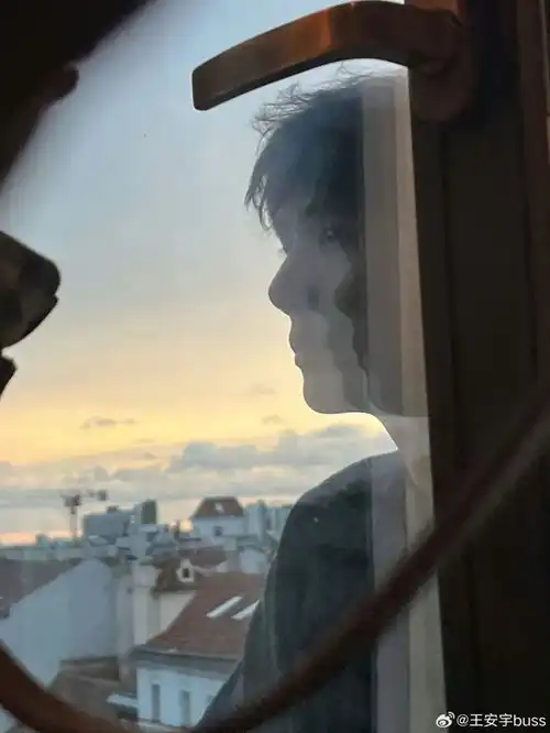  相机富人男团的爆款预警来了