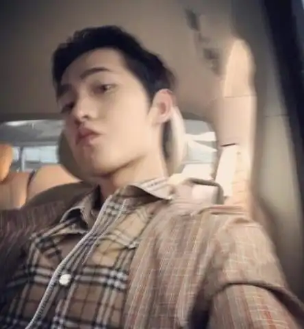  杨洋车厢内卖萌自拍,网友好帅,再油腻我都喜欢