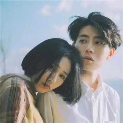  个性甜蜜情侣头像一对亲吻送给天下幸福的情侣使用