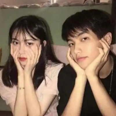  男生发你4字qq,明显是真吃醋了,丫头别愣着,赶快哄腾讯新闻