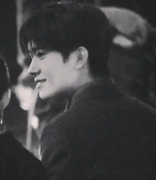  头像壁纸背景图易烊千玺