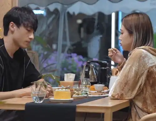  心动的信号男1与女1感情升温,男2慌了,请来助攻意外扎心