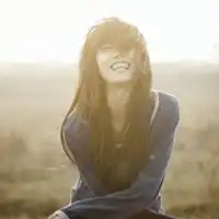  帮忙找头像三个女的一个男的三个女的要姐妹头像其中那个男的跟其中一个女的是情侣求头像好看的加分