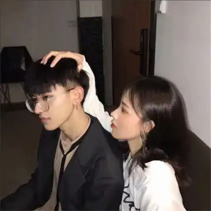  与众不同的情侣头像,时光不做痴情少年郎