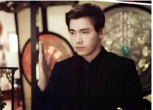  李易峰穿制服你觉得帅吗