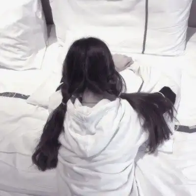  情侣头像一男一女分开两张背影姐的销魂你不配拥有