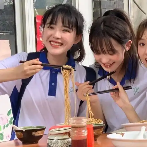 闺蜜头像小朋友负责吃好喝好不烦恼