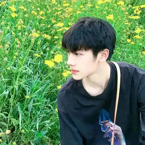  2023最新青涩的爱情真人情侣头像