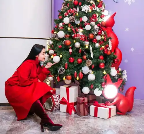  今年圣诞怎么过沪上超火博主小姐姐亲授最佳打卡姿势内含福利