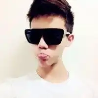  大神们帮我找下这个情侣图片