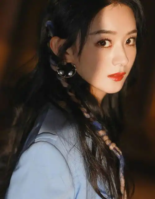  赵丽颖直播不识字,主播尴尬解围圆场,粉丝澄清生僻字被打脸