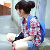  我要和第一张头像差不多的图片做qq头像,性别男的,抱着狗或猫咪