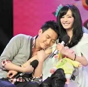  赵丽颖冯绍峰恋情曝光被媒体拍到共度良宵