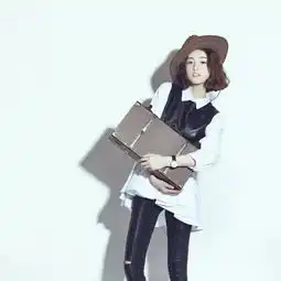  这张是情侣头像么还是什么图中是哪个网红么求解