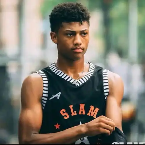  五星高中生诺阿法拉坎的篮球头像