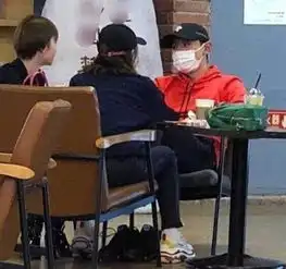  景甜穿张继科的鞋拍戏又撒了一次狗粮