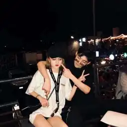  ins港风情侣头像,一根棒棒糖哄不了我,我要你的抱抱