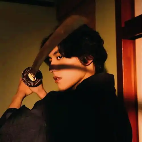  男生头像不被重视的每一秒我都在后退