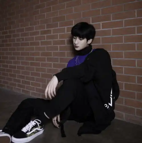  严浩翔的一些男友风照片,你确定不收藏