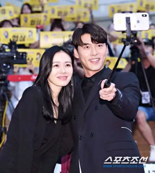  玄彬孙艺珍爆结婚后准新郎变身白马王子户外婚礼会场曝光