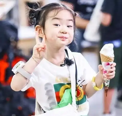  有一种天赋叫戚薇的女儿,4岁为妈妈设计发型,效果真是美翻了