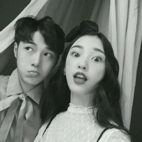  情侣头像爱情就是他喜欢她,恰好她也喜欢他