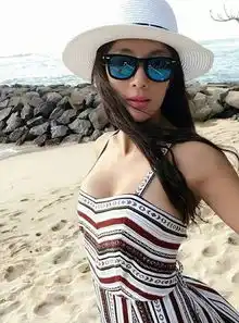  不是情侣是母子中国50岁辣妈照片惊呆老外,害儿子一直单身