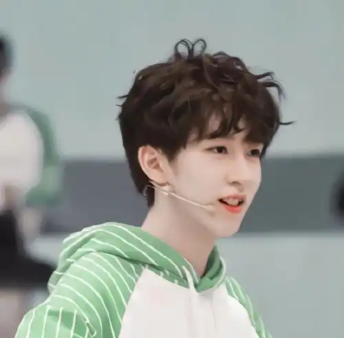  时代少年团比心头像