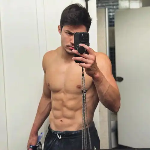  巴黎奥运会第一神颜爆火190cm的脸,到底骗了多少人......