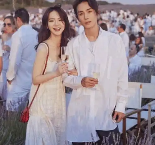  有种藏得深叫戚薇老公,本以为是韩国人,当看清国籍时意想不到