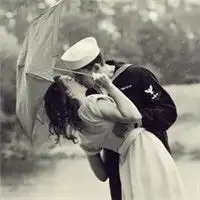  拥你入怀吻你入心黑白情侣接吻头像